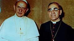 Archivo:Pope Paul VI and Óscar Romero