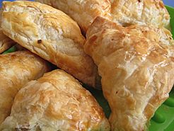 Archivo:Puff pastry pies Пирожки из слоеного теста (e-citizen Az)