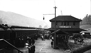 Archivo:Railway station in Revelstoke, British Columbia - 1915