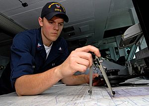 Archivo:US Navy 070808-N-9898L-026 Quartermaster 3rd Class Michael Brown plots a course as a watch stander on the bridge of Nimitz-class aircraft carrier USS Abraham Lincoln (CVN 72)