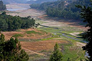 Upper Los Gatos Creek confluence with Lexington Reservoir 2008 Mercury Freedom.jpg