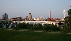 Archivo:2008-07-12 Durham skyline
