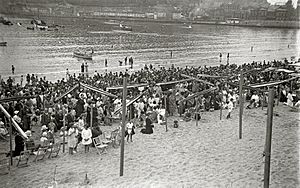 Archivo:Ambiente en un día de regatas en San Sebastián (2 de 2) - Fondo Marín-Kutxa Fototeka