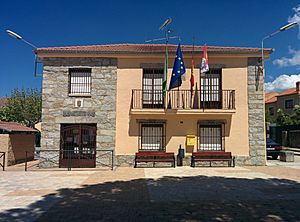Archivo:Ayuntamiento de Ortigosa del Monte