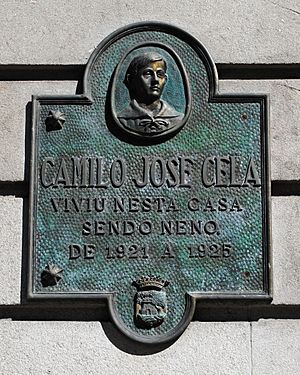 Archivo:Banco de Galicia, Vigo, Camilo José Cela viviu...