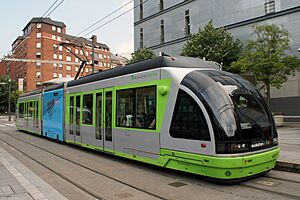 Archivo:Bilbao 05 2012 EuskoTran 2846