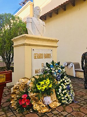 Archivo:Busto del General Gerardo Barrios en el Teatro Francisco Gavidia- San Miguel