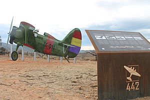 Archivo:Campo de Aviación. Polikarpov