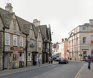 Archivo:Castle Street Cirencester 30th Aug 2001