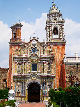 Fachada del Templo de San Francisco Acatepec 01.jpg