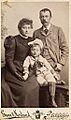 Familieportrett av Arne og Hulda Garborg (5181355596)