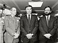 Felipe González junto al ministro de Defensa y al jefe de la JUJEM, en el Congreso de los Diputados