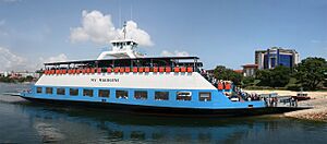 Archivo:Ferry loading