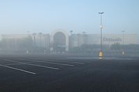Archivo:Foggy Morning at Mall del Norte Dillard's