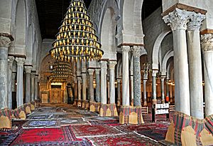 Archivo:Great Mosque of Kairouan, prayer hall
