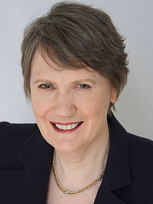 Archivo:Helen Clark official photo (cropped)