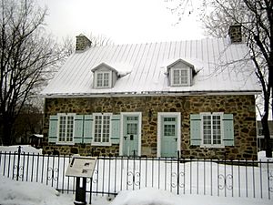 Archivo:Historic building in Longueuil (Québec) 2006-01-01