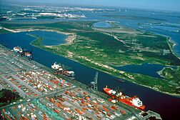 Archivo:Houston Ship Channel Barbours Cut