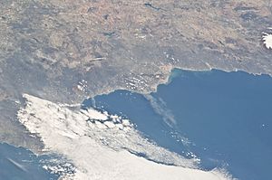 Archivo:ISS022-E-100534 - View of Spain