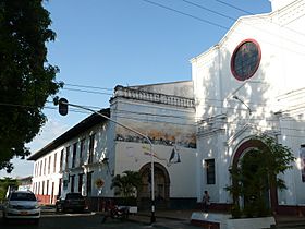 Archivo:Iglesia de Nuestra Señora de la Pobreza (Templo de San Francisco) & COTECNOVA. Cartago, Valle, Colombia