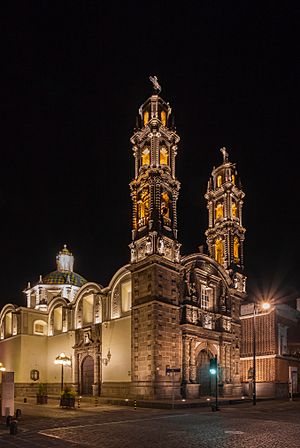 Archivo:Iglesia de San Cristóbal, Puebla, México, 2013-10-11, DD 09