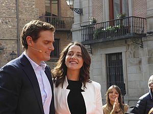 Archivo:Inés Arrimadas y Albert Rivera, políticos catalanes constitucionalistas, en la Plaza de la Villa, en Madrid, España
