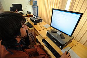 Archivo:Internet in northern Afghanistan-2010