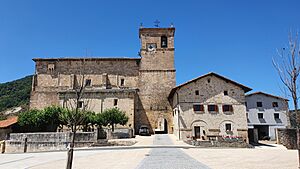 Archivo:Kontrasta, (Harana, Araba), plaza