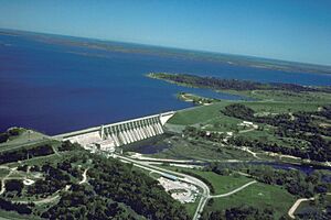 Archivo:Lake Whitney & Whitney Dam