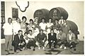 Los jugadores del Real Madrid (Isidro, Di Stefano y Santamaría) con las Sherry Girls en W & H Ltd