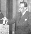 Mario bravo votando