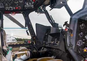 Archivo:Mi-8 helicopter cockpit