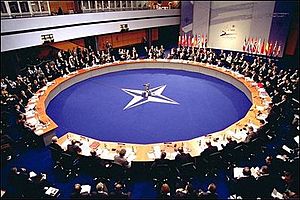 Archivo:NATO-2002-Summit