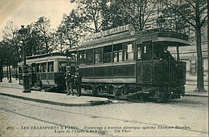 Archivo:ND 4024 - LES TRANSPORTS A PARIS - Tramway à traction électrique système Thomson Houston - Ligne de l'étoile à la Vilette