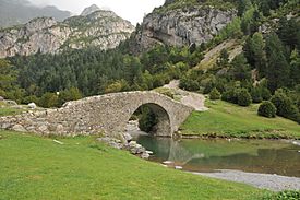 PUENTE EN SAN NICOLAS DE BUJARUELO - panoramio.jpg