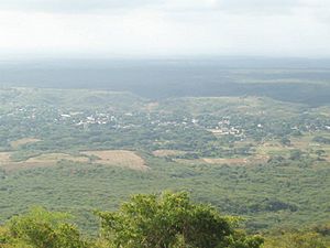 Archivo:Perfil montañoso de Guanape visto desde la fila maestra.