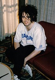 Archivo:Robert-smith-cure-miyako-np