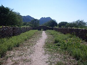 Archivo:Ruinas del Shincal 2