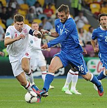 Archivo:Steven Gerrard and Daniele De Rossi England-Italy Euro 2012 01