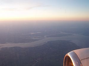 Archivo:Thames estuary (aerial view)