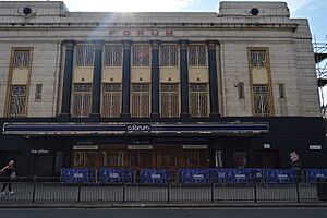 Archivo:The Forum - geograph.org.uk - 5223704