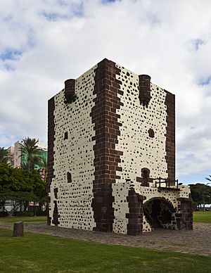 Archivo:Torre del Conde, San Sebastián de la Gomera, La Gomera, España, 2012-12-14, DD 02
