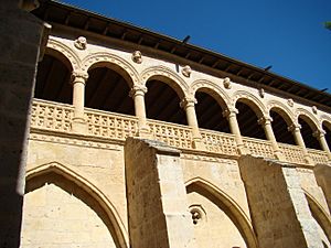 Archivo:Valladolid monasterio Valbuena 04f claustro Ni