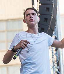 Тима Белорусских на Slime&Play Fest (3) (cropped).jpg