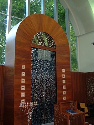 Archivo:Aron haqodesh in New Tallinn Synagogue