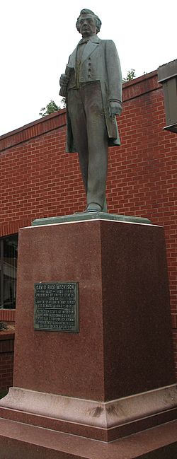 Atchison-statue.jpg