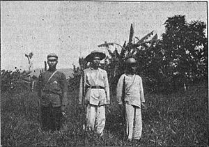 Archivo:Avanzadilla de reclutas filipinos frente a la plaza de Baler (mayo de 1899, La Ilustración Artística, M. Arias y Rodríguez)