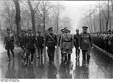 Archivo:Bundesarchiv Bild 102-03070, Berlin, 10. Jahrestag der türkischen Republik