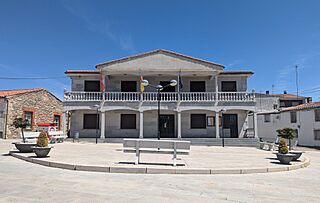 Casa consistorial de Pereruela.jpg