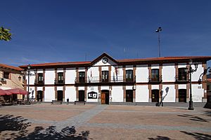 Archivo:Chozas de Canales, Ayuntamiento